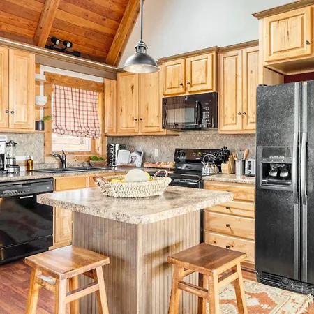 Pine Needle By Avantstay Log Cabin W Gorgeous Views Hot Tub Patio Pool Table Gatlinburg Exterior photo