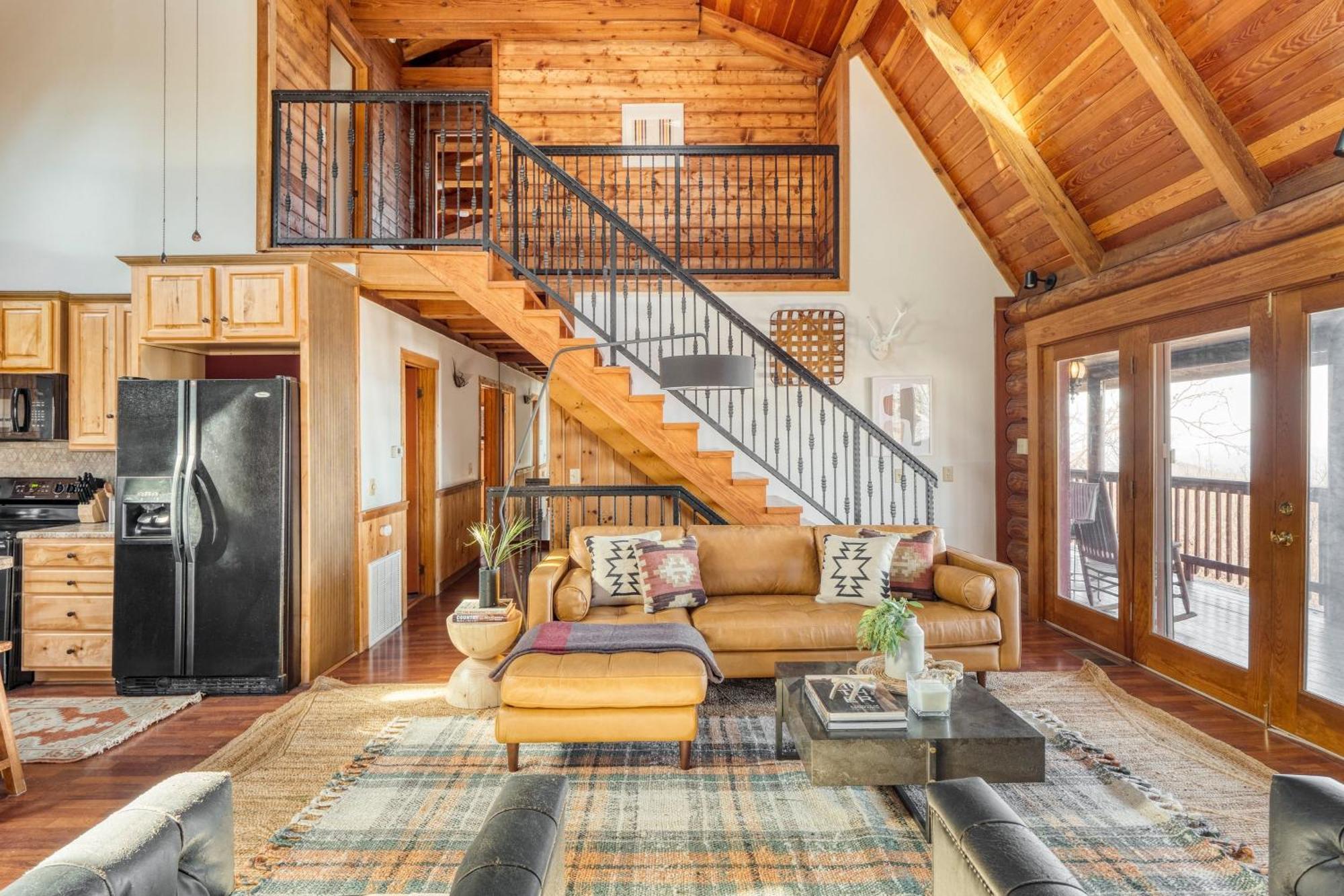 Hébergement de vacances Pine Needle By Avantstay Log W Gorgeous Views Hot Tub Patio Pool Table *